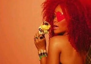 Rihanna sempre più capelluta per 