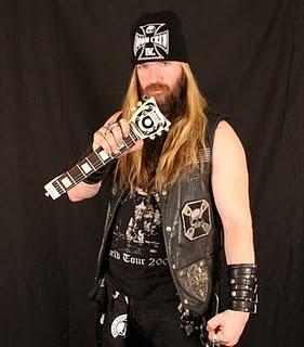 Zakk Wylde - Endorser di una curiosa linea di chitarre da viaggio