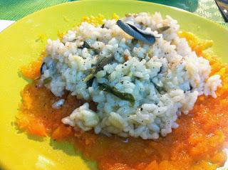 Risotto veloce con bietole e porri su purè di zucca.