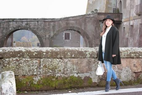 Un castello ed un cappello - OUT-FIT