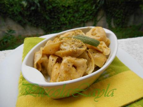 tortelli ai funghi con bescimella al pistacchio e gorgonzola (7)b