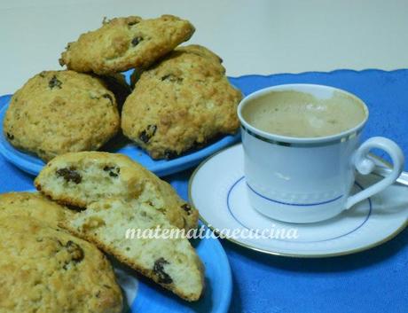 Biscotti con Uvetta e Nocciole