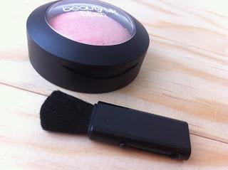 BEAUTY UK baked blush: peaches and cream