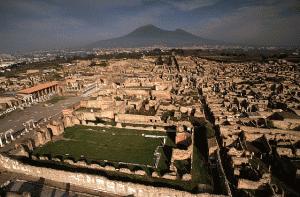 Pompei continua a crollare: pochi giorni fa si è sgretolato uno stucco antico