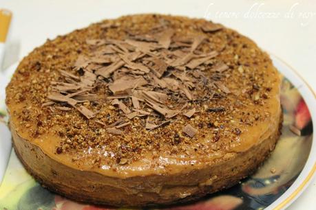 Haselnusstorte - una torta alle nocciole con glassa al caramello per il mio compleanno