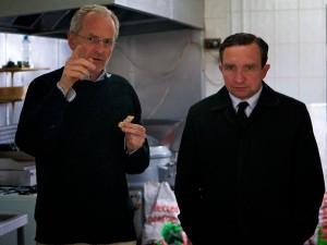 Uberto Pasolini e Eddie Marsan sul set di Still life