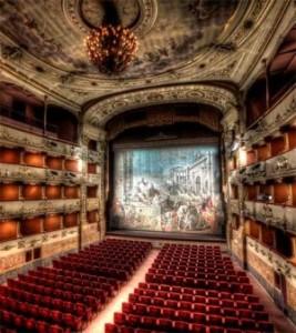 Al teatro della Pergola di Firenze per la stagione teatrale 2013/2014