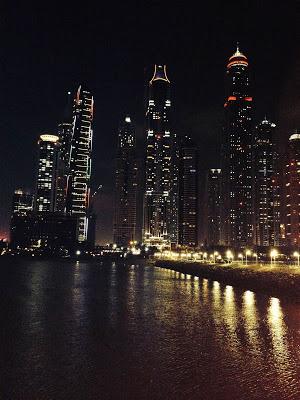 Dubai Marina e dintorni di notte..