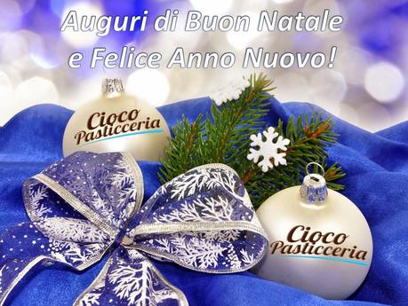 Biscottini di Babbo Natale alla farina di mandorle e ghiaccia al cacao