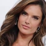 Alessandra Ambrosio, chirurgia plastica a 11 anni: ecco com’era