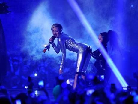 Miley Cyrus: regina degli EMA 2013 e delle provocazioni