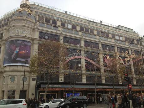 Atmosfera natalizia a Parigi