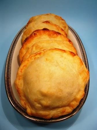 Per Natale prepariamo le Mini empanadas al tonno e peperoni