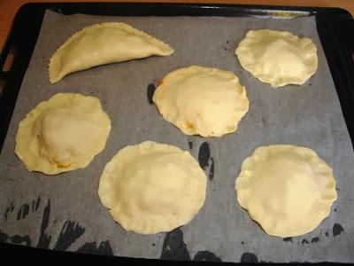 Per Natale prepariamo le Mini empanadas al tonno e peperoni