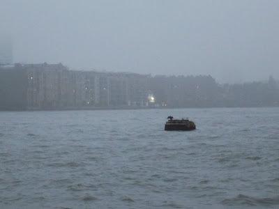 I Surrey docks, la pioggia e una fetta di salmone al rum.