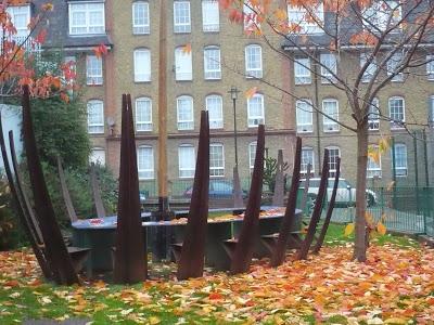 I Surrey docks, la pioggia e una fetta di salmone al rum.