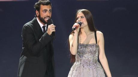 Marco Mengoni in diretta per festeggiare il Capodanno su Canale 5