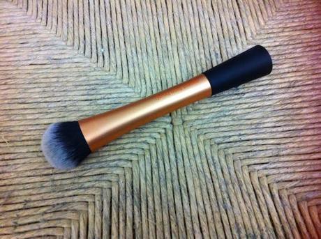 REAL TECNIQUES expert face brush