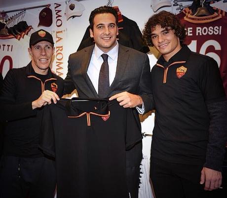 Roma, maglia nera: presentata la terza divisa 2013-14
