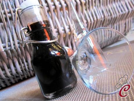 Liquore alla liquirizia: l'anima nera che affascina, conquista e allarga il sorriso