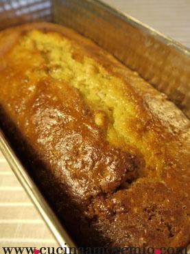 Plumcake lime, fichi e pinoli