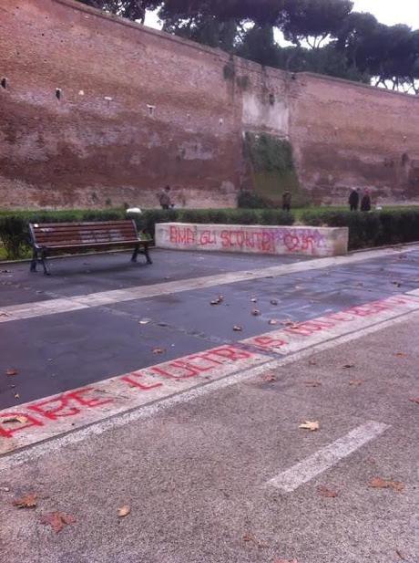Così hanno ridotto il bellissimo parco delle Mura Aureliane presso Porta Metronia