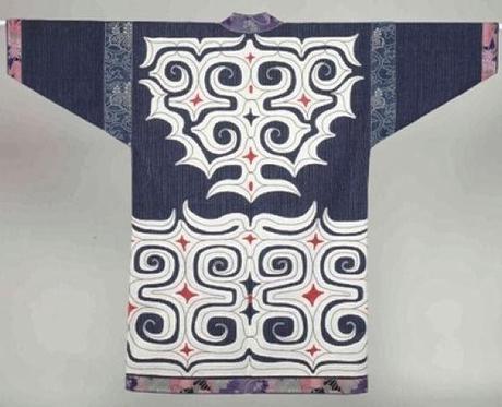 MERAVIGLIOSI PATTERNS NEI RICAMI DEI KIMONO AINU