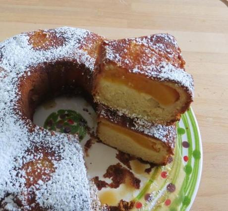 ciambella alle pesche sciroppate