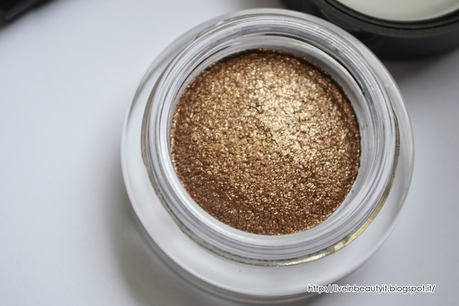 Chanel, Illusion D'Ombre Eyeshadow (827 Initiation) - Review and swatches