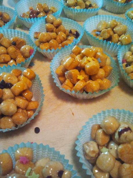 struffoli con nocciole