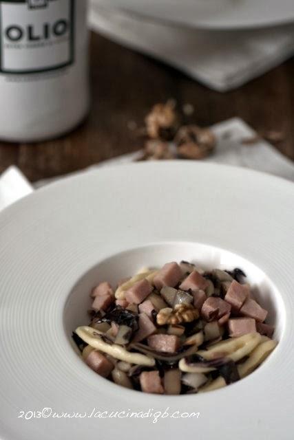 Cucina pop o rock? No, rap! Con i cavatelli Senatore Cappelli e la dadolata di Prosciutto Mondosnello, radicchio Tardivo di Treviso e le noci salvacuore Cucina pop o rock? No, rap! Con i cavatelli Senatore Cappelli e la dadolata di Prosciutto Mondosnello, radicchio Tardivo di Treviso e le noci salvacuore
