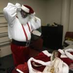 Usa, il Babbo Natale afro-americano e il “Tex Mex Claus” (foto)