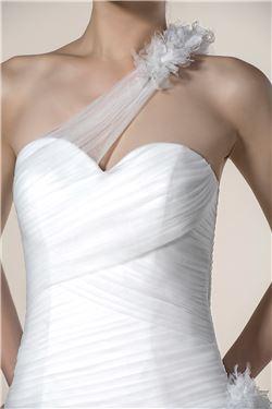 Attractive Flower Tulle Chapel Train A-line One-Shoulder Sleeveless Wedding Dress