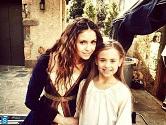 TVD 5: foto di Nina Dobrev con la giovanissima Nadia