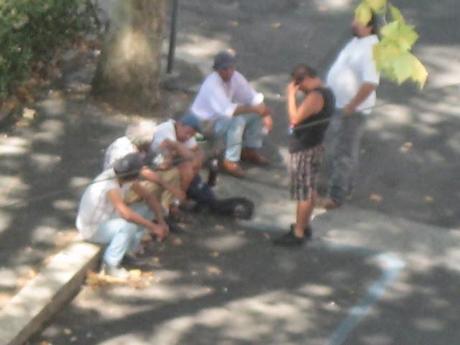 Fotogallery completa dallo scempio delle strade del Flaminio. Roba umiliante per il genere umano