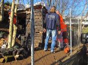 ricordate baracca Bella Monaca avevamo segnalato qualche giorno tanto pollaio nell'area giochi bambini? Pics sono intervenuti...