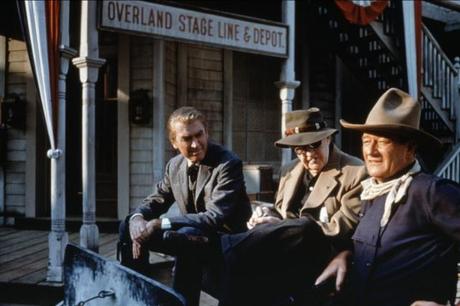 Stewart, Ford e Wayne sul set di L'uomo che uccise Liberty Valance