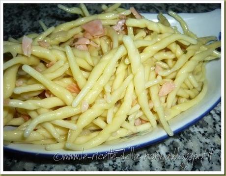 Trofie al salmone affumicato, erba cipollina e cipolla (7)