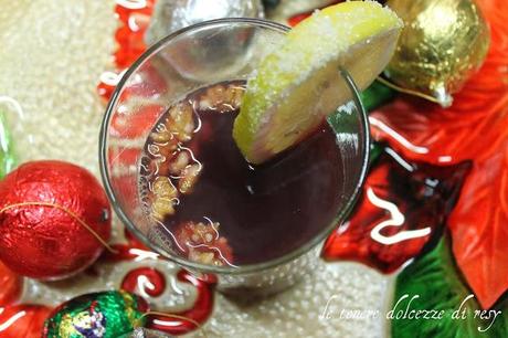 Glühwein - il vino caldo dolce e  speziato dei mercatini di Natale in Germania