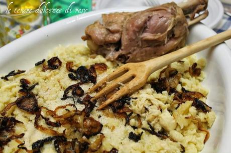 Käsespätzle mit Röstzwiebeln - gli gnocchetti bavaresi con formaggio e cipolle fritte