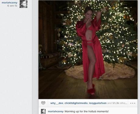 Mariah Carey, Santa Abbondanza in bikini per gli auguri di Natale ad Aspen