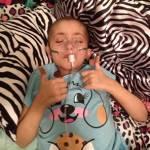 Laney è malata di leucemia: in 10mila le cantano canzoni di Natale (Video)