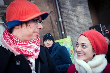 Beanie rossi con e senza visiera in Piazzale Flaminio.