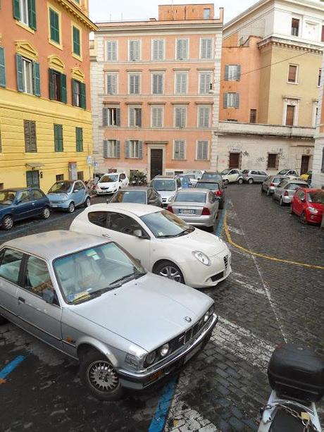 Trenta foto per imparare cos'è oggi, veramente, Trastevere. Passeggiata di natale in un abisso di degrado