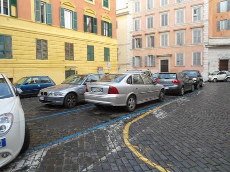 Trenta foto per imparare cos'è oggi, veramente, Trastevere. Passeggiata di natale in un abisso di degrado