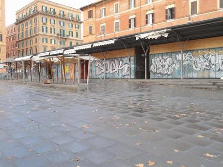 Trenta foto per imparare cos'è oggi, veramente, Trastevere. Passeggiata di natale in un abisso di degrado