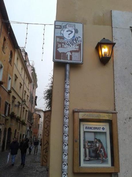 Trenta foto per imparare cos'è oggi, veramente, Trastevere. Passeggiata di natale in un abisso di degrado