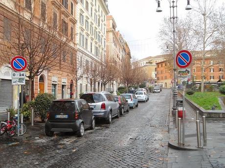 Trenta foto per imparare cos'è oggi, veramente, Trastevere. Passeggiata di natale in un abisso di degrado