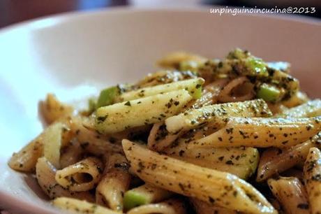 Pasta al pesto con mela verde