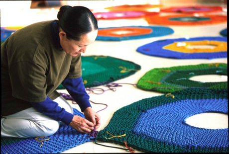 L’art fabric di Toshiko Horiuchi MacAdam. “Il mio amore per l’uncinetto”